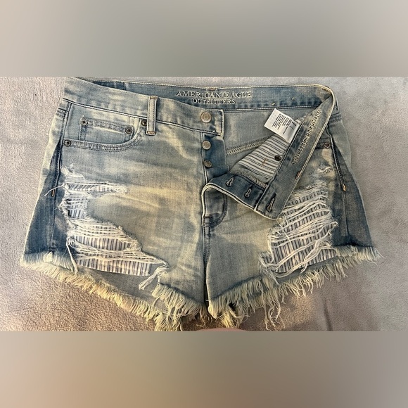 American Eagle Hi Rise Distressed Shorts- Size 8 - Picture 5 of 8